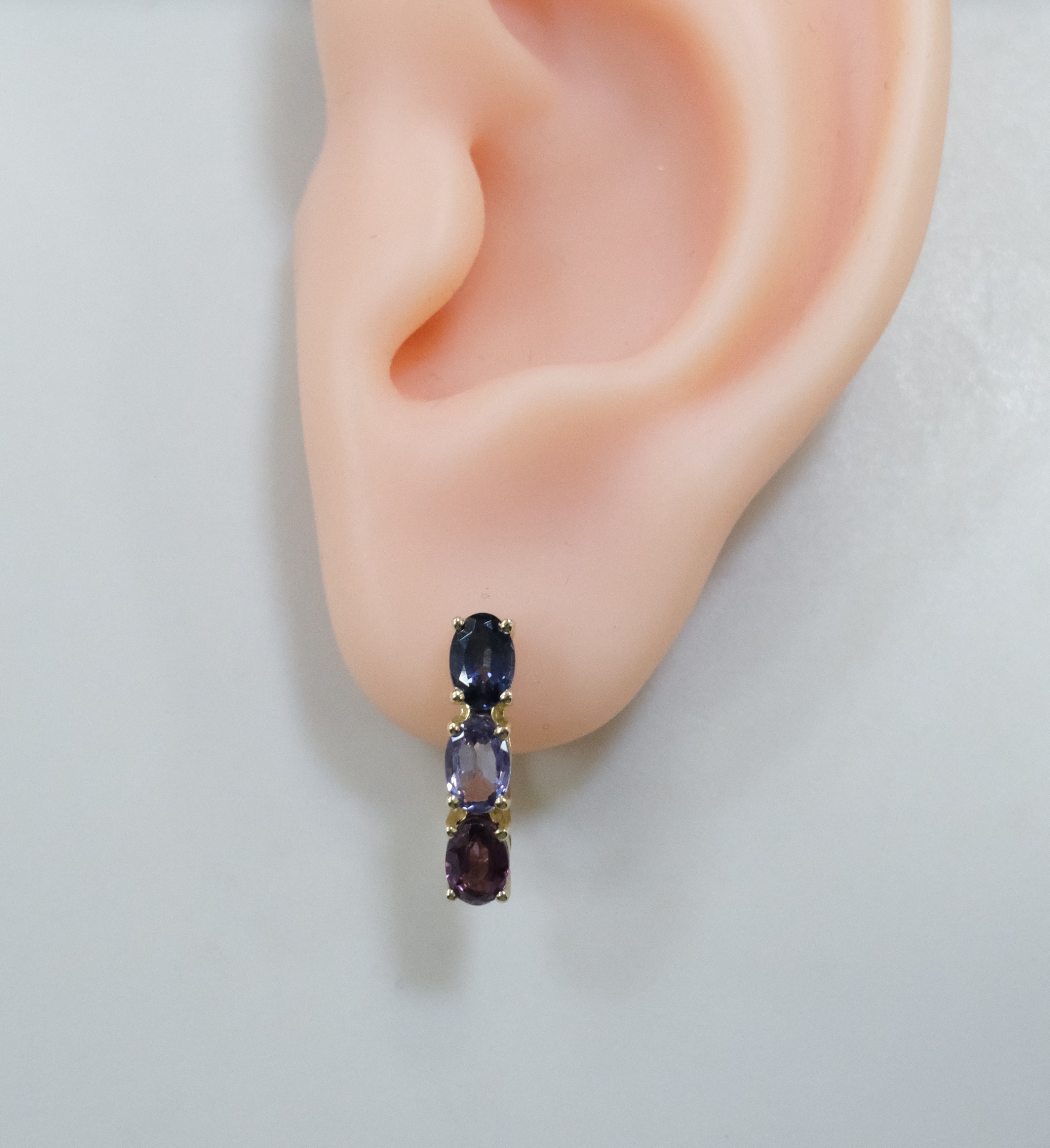Серьги из желтого золота с цветной шпинелью